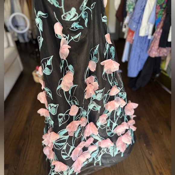 Marchesa Notte 3d floral embelished gown - Picture 6 of 7